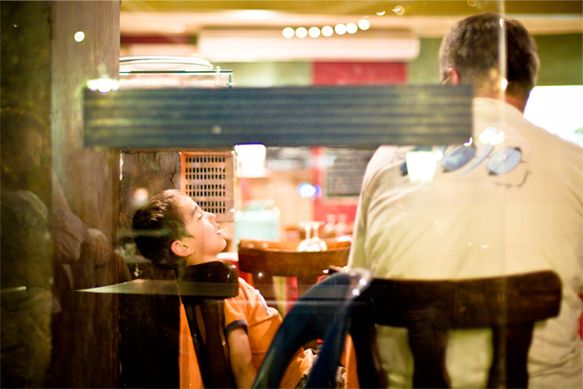 Restaurant, regard curieux