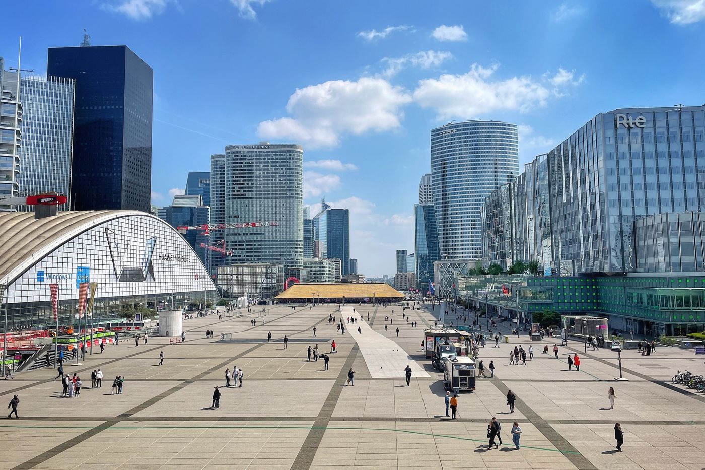 Esplanade, La Défense