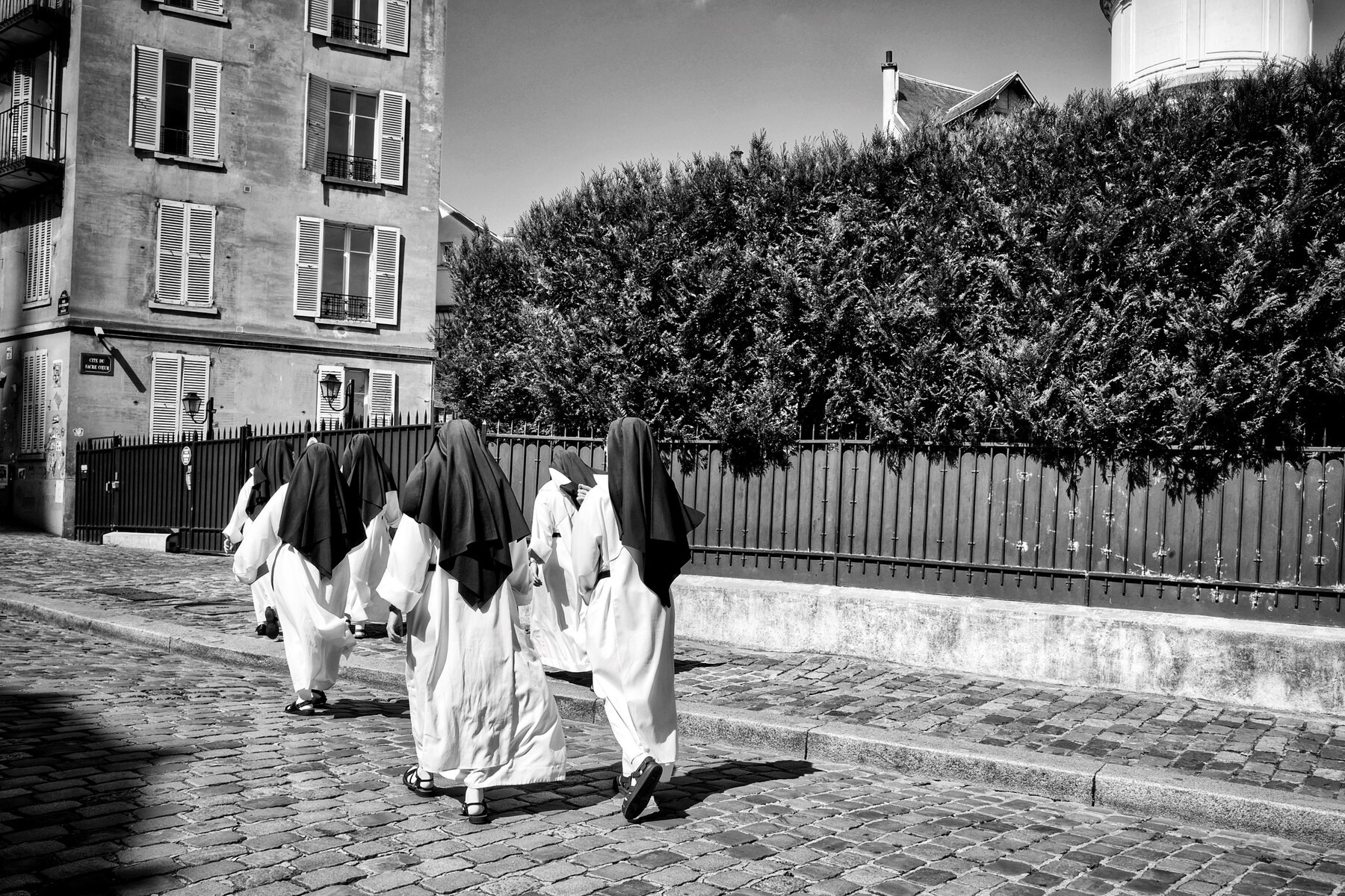 Sœurs, Montmartre