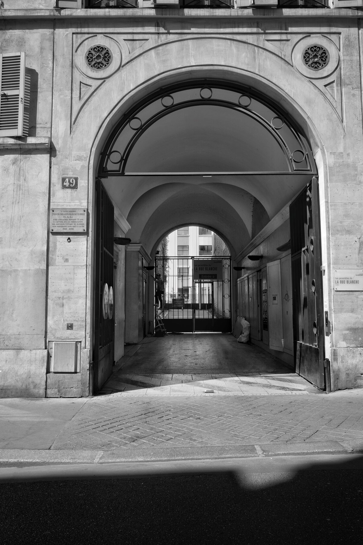 Porche, rue Blanche