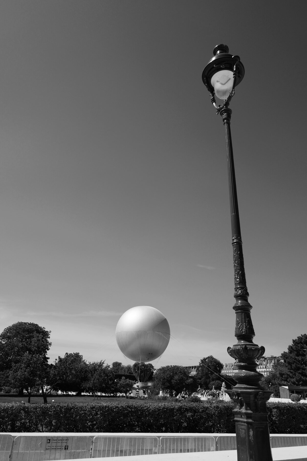 Lampadaire et ballon, Tuileries