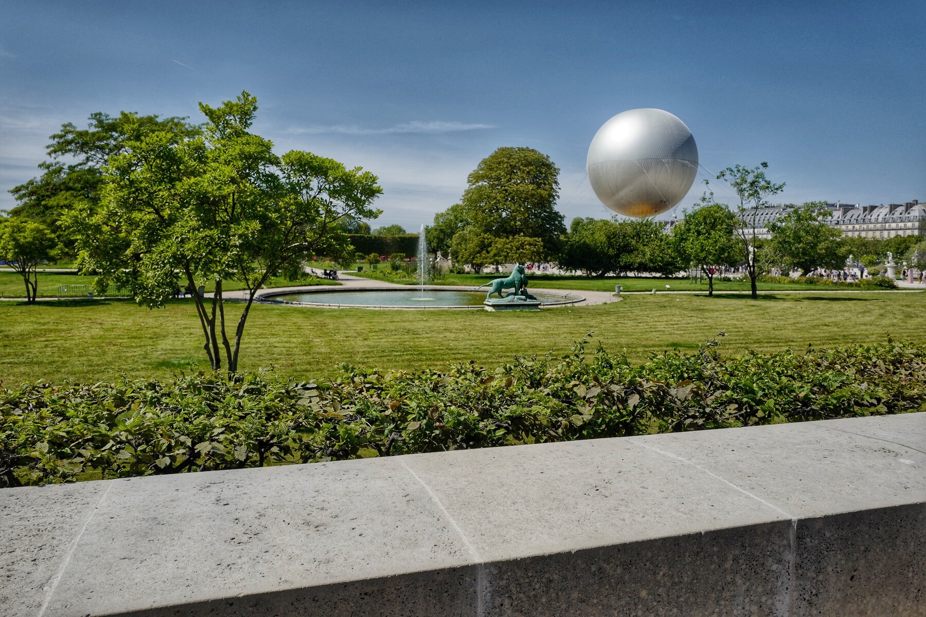 Ballon et bassin, jardin des Tuileries