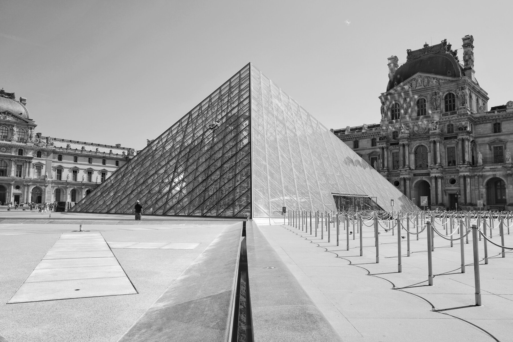 Pyramide du Louvre
