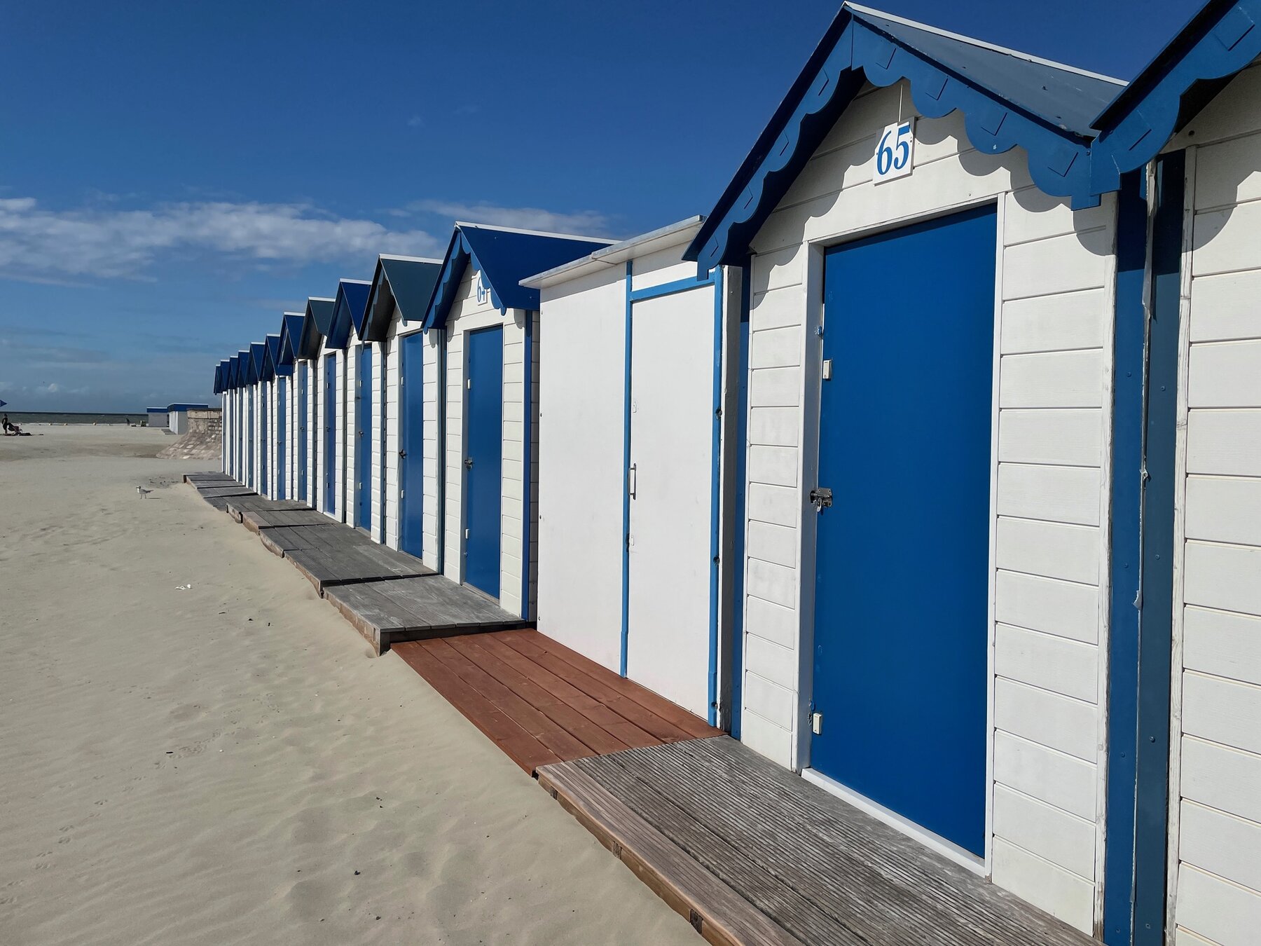 Cabines de plage alignées