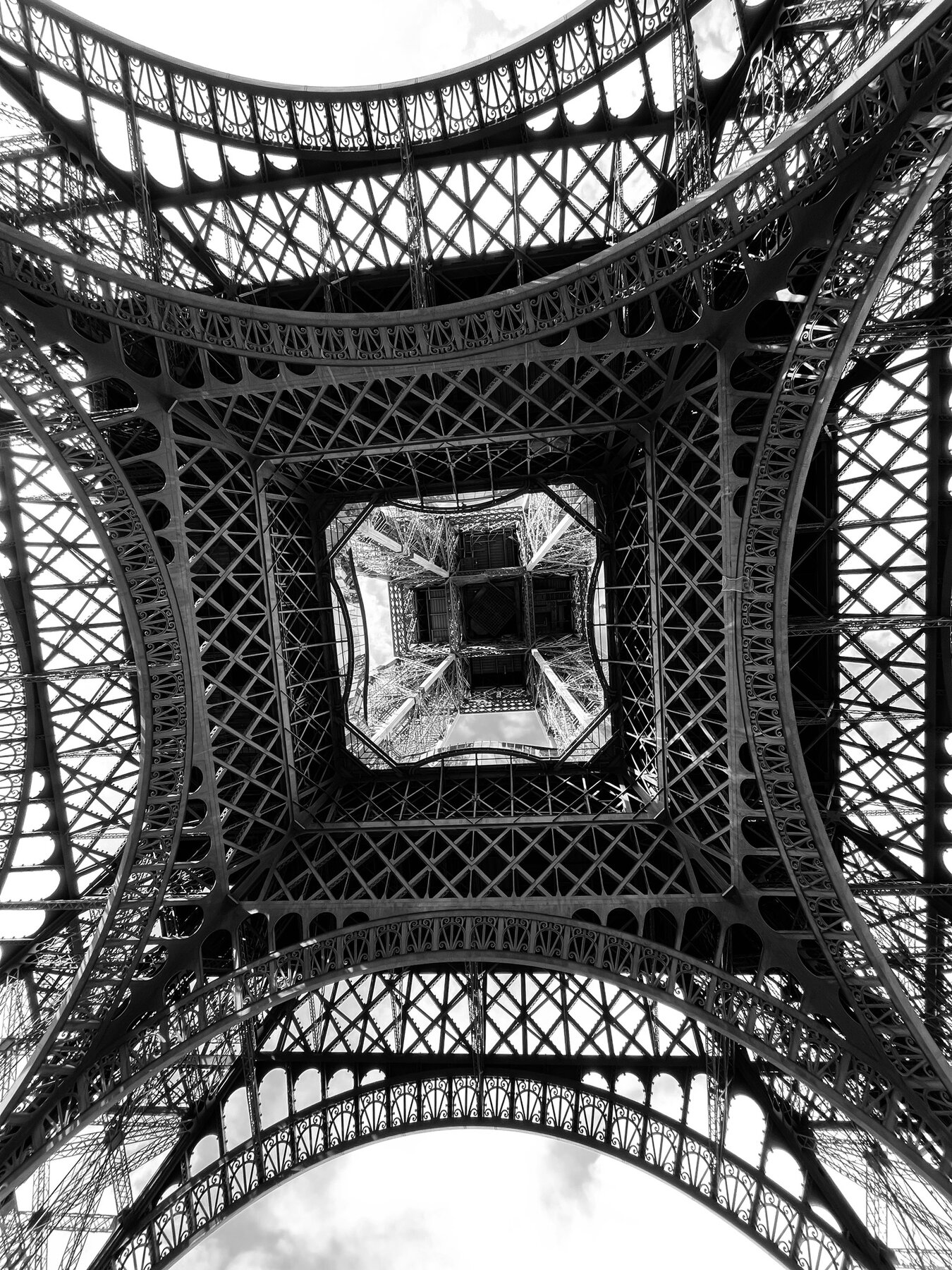 Tour Eiffel, vue en contre-plongée