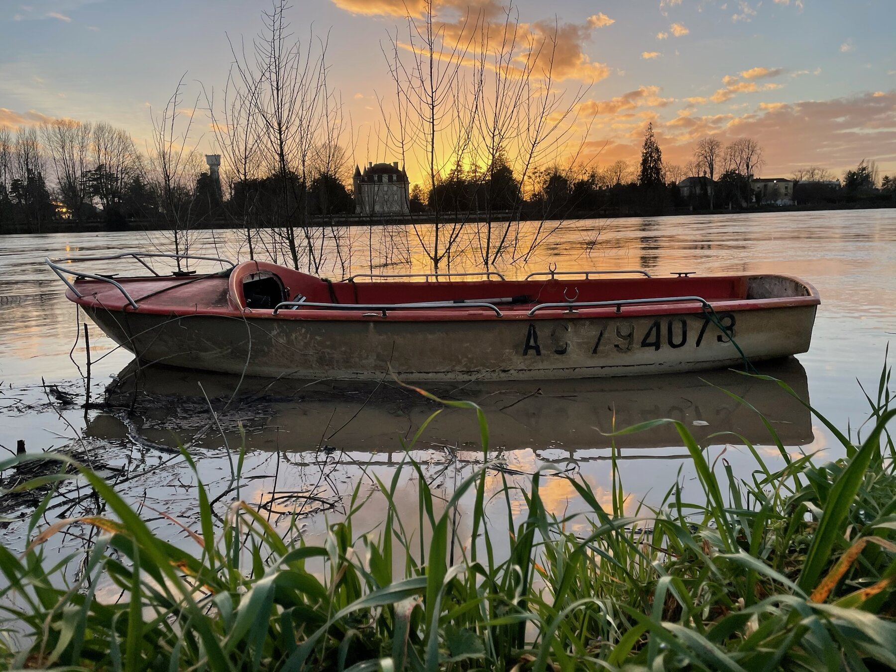 Barque au coucher du soleil