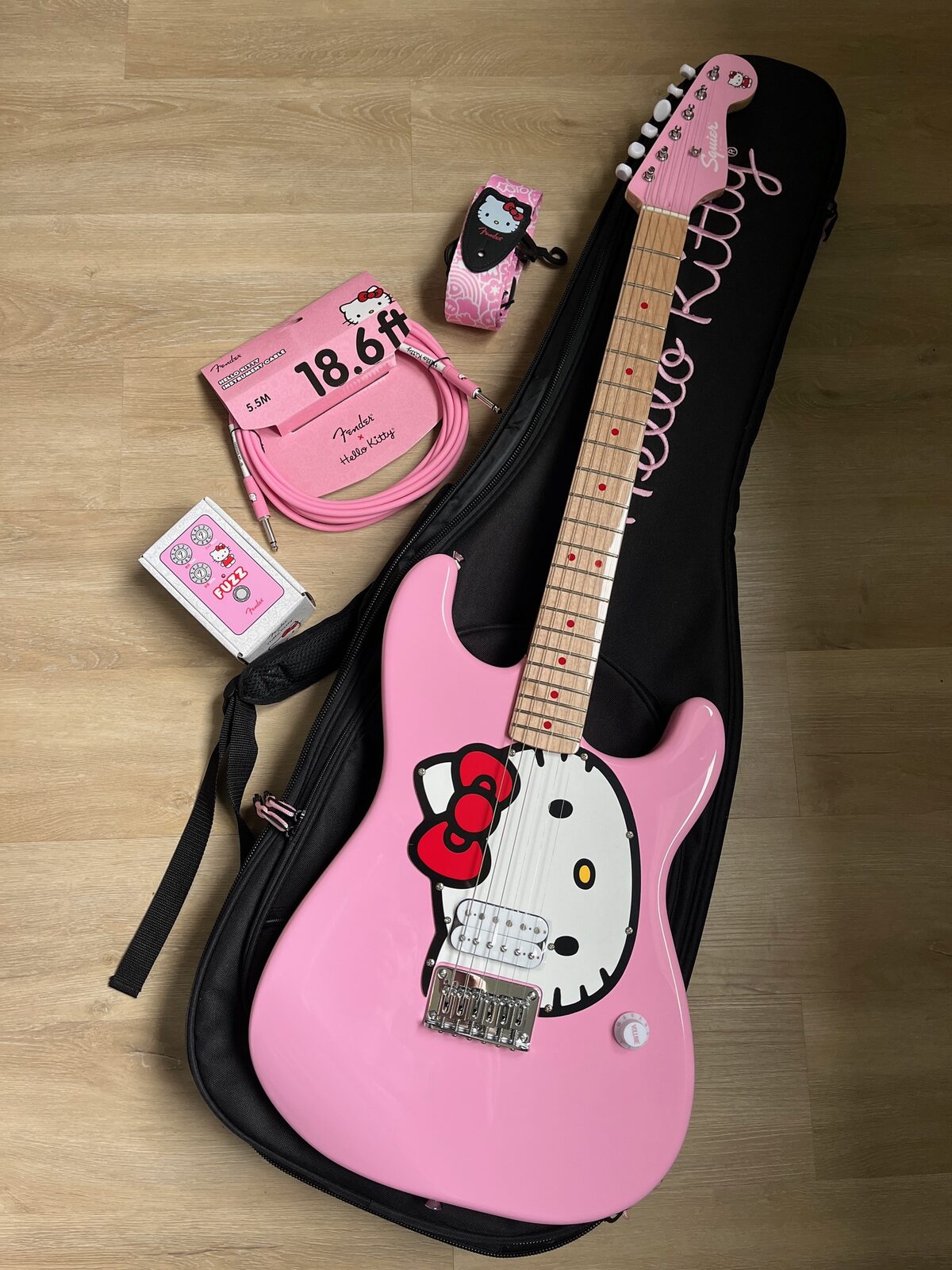 Guitare Hello Kitty